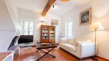 Televisión, chimenea