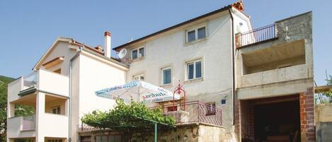 Apartment (Three Bedroom Apartment with Terrace) | Exterior