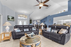 Smart TV - Heated Pool with Freshwater Canal Access & Dock - Coconut Cove - Roelens (Cape Coral)