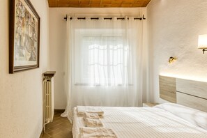 5 chambres, fer et planche à repasser, Wi-Fi gratuit, draps fournis