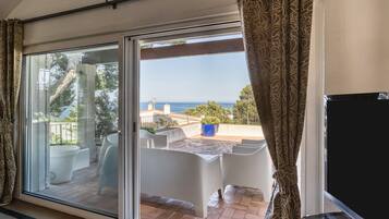 Televisie en een open haard