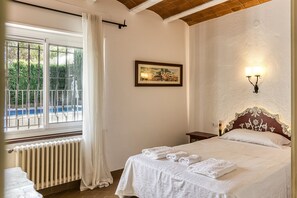 5 chambres, fer et planche à repasser, Wi-Fi gratuit, draps fournis