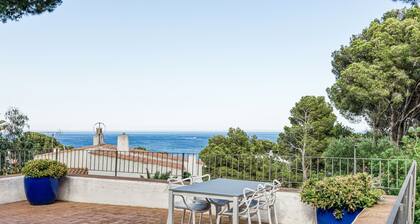 Villa 'Sant Genís' with sea views, private pool and Wi-Fi