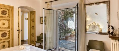 5 slaapkamers, een strijkplank/strijkijzer, gratis wifi, beddengoed