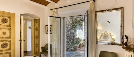 5 habitaciones, tabla de planchar con plancha y wifi gratis