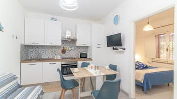 2 bedrooms, iron/ironing board, bed sheets