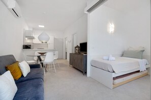 2 bedrooms, free WiFi, bed sheets - Oasis 38: Pool, Private Parking, Steps from the Beach (Lido di Jesolo)