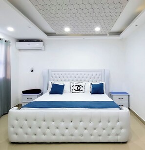 8 bedrooms, iron/ironing board, free WiFi, bed sheets