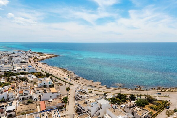 Una spiaggia nelle vicinanze