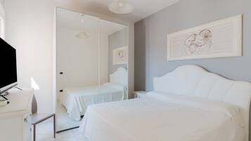 2 bedrooms, bed sheets