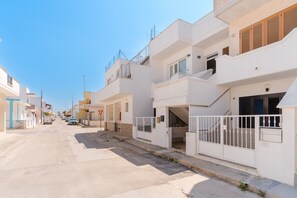 Exterior - Holiday Home 'Casa 406' with Balcony and Air Conditioning (Torre San Giovanni)