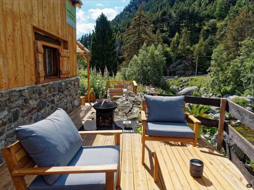 Chalet de charme au cœur du Mercantour en pleine nature au bord du torrent de la Gordolasque