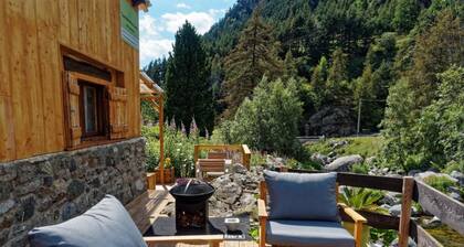 Chalet de charme au cĆur du Mercantour en pleine nature au bord du torrent de la Gordolasque
