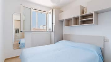 1 bedroom, bed sheets