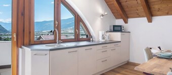 Holiday Apartment 'Vinlauris B' with Mountain View, Wi-Fi and Air Conditioning