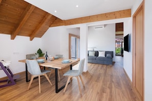 Interior - Apartment 'Vinlauris 98' with Mountain View, Wi-Fi and Air Conditioning (Tschars)