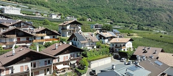 Holiday Apartment 'A' with Mountain View, Private Outdoor Area and Wi-Fi