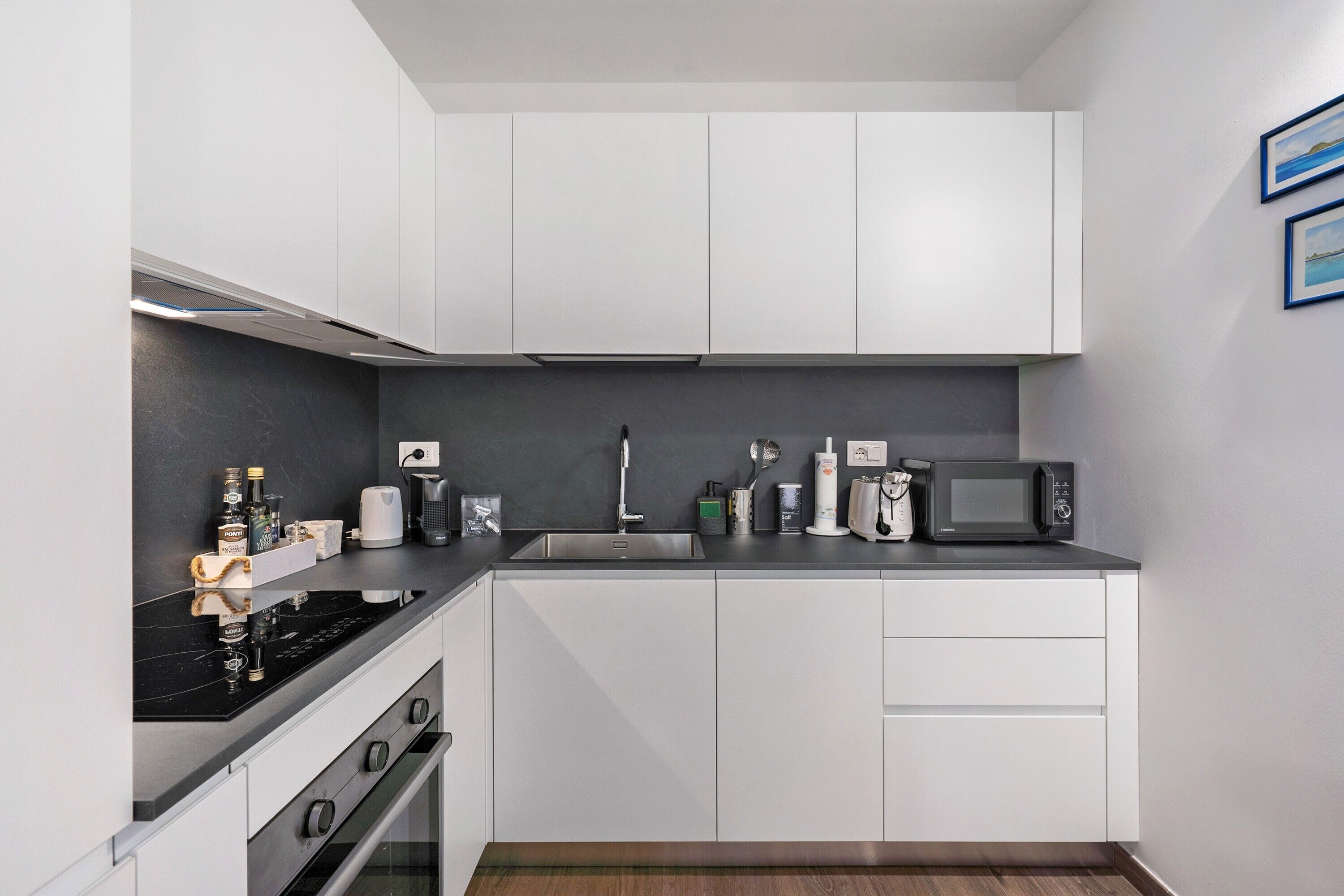 Refrigerador, microondas, horno, placa de cocina