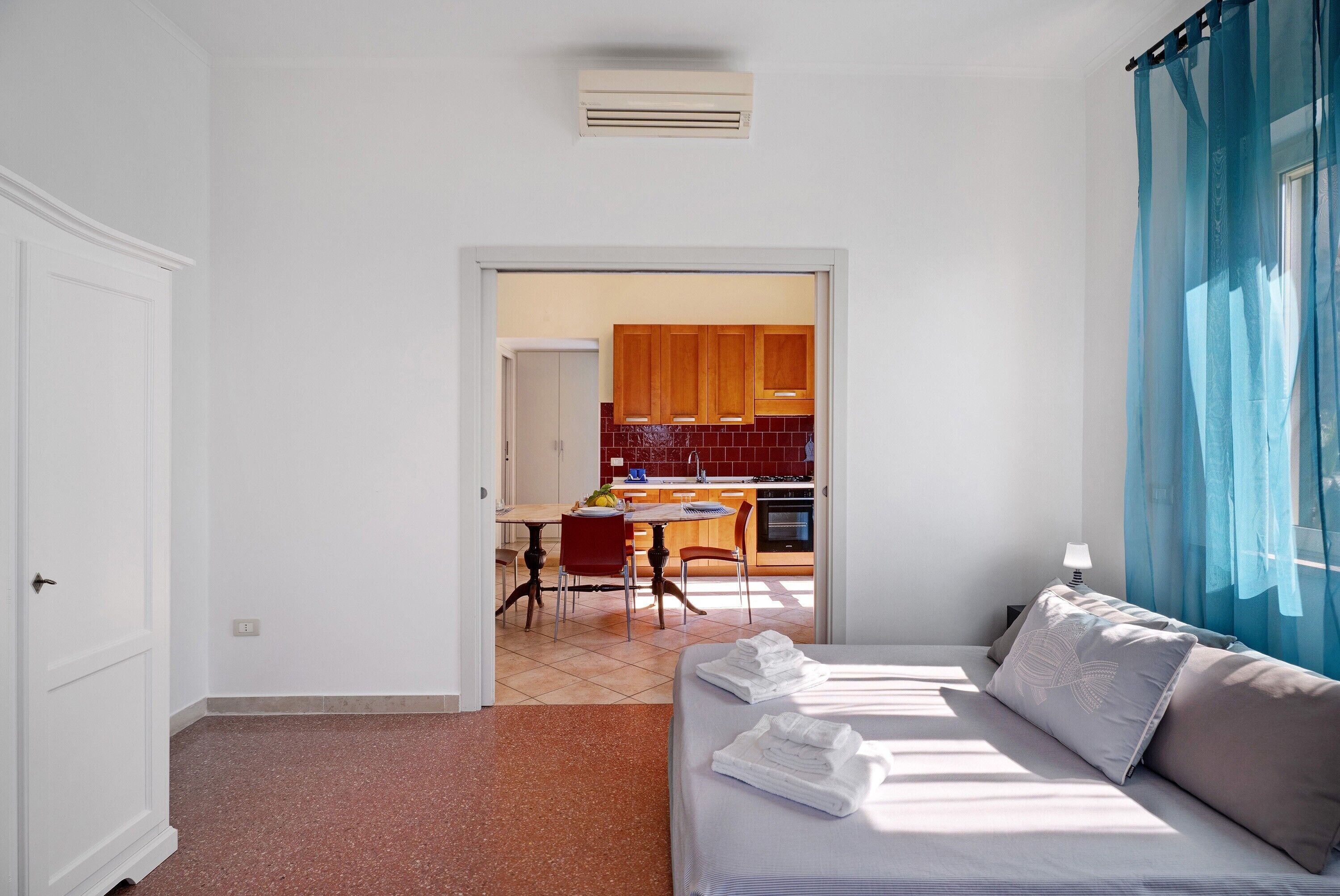 2 bedrooms, iron/ironing board, bed sheets