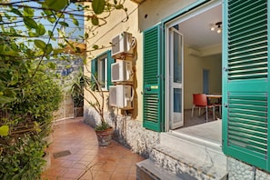 Exterior - Apartment 'Ebbrezza Di Mare' with Sea View, Private Terrace, Air Conditioning, and Wi-Fi (Meta)