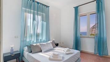 2 bedrooms, iron/ironing board, bed sheets