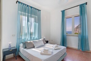 2 bedrooms, iron/ironing board, bed sheets - Apartment 'Ebbrezza Di Mare' with Sea View, Private Terrace, Air Conditioning, and Wi-Fi (Meta)