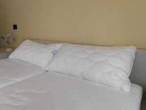 1 室のベッドルーム、アイロン / アイロン台、WiFi (無料)、ベッドシーツ