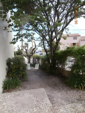 Property grounds - House 100 m from the Beach with Sea View (Fleury)