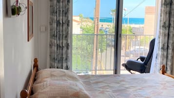 3 bedrooms, iron/ironing board, free WiFi
