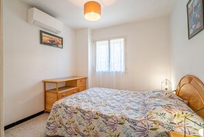 3 室のベッドルーム、アイロン / アイロン台、WiFi (無料)、ベッドシーツ