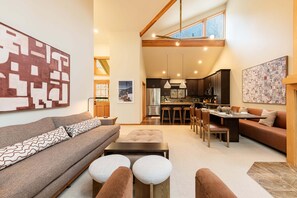 Smart TV y chimenea 