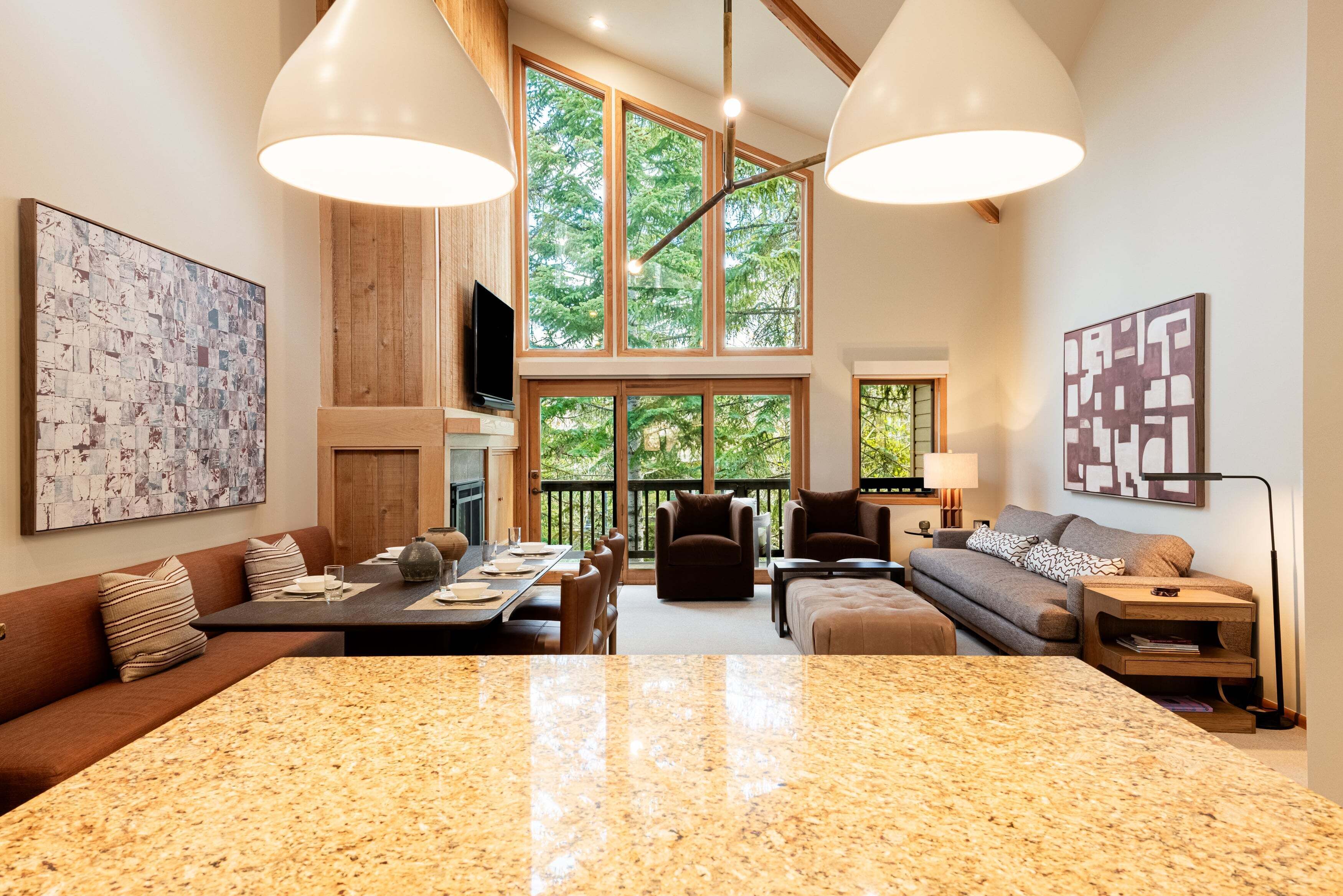 Smart TV, fireplace