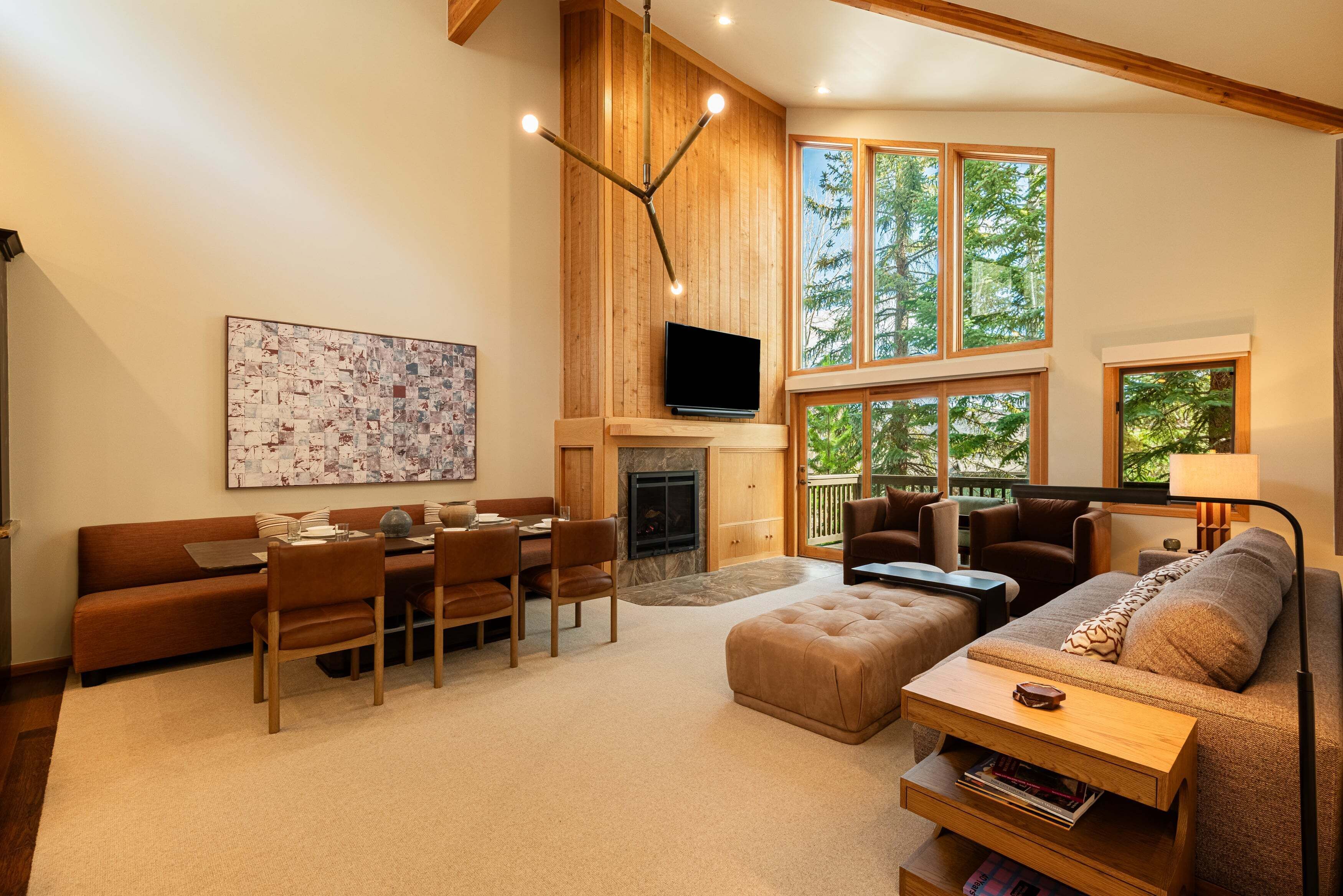 Smart TV, fireplace