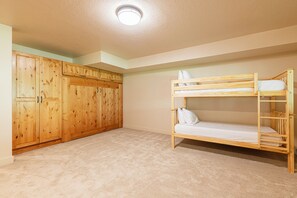 3 bedrooms, free WiFi, bed sheets