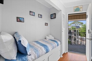 1 slaapkamer, een strijkplank/strijkijzer, gratis wifi, beddengoed