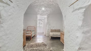 4 bedrooms, free WiFi, bed sheets, wheelchair access