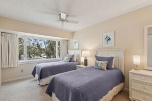 3 室のベッドルーム、アイロン / アイロン台、WiFi (無料)、ベッドシーツ