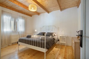 2 dormitorios, tabla de planchar con plancha, wifi gratis y ropa de cama