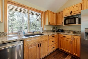 Fridge, microwave, oven, stovetop - 7 Vine Maple - Sunriver Escape! Golf Course Views, Hot Tub, Game Room and 3 - Master Suites (Sunriver)