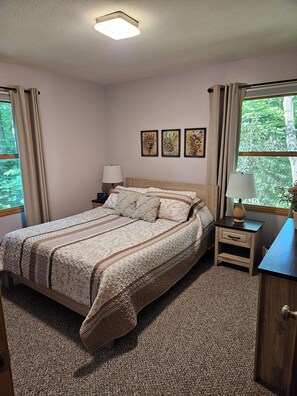 2 多间卧室、熨斗/熨衣板、免费 WiFi、床单