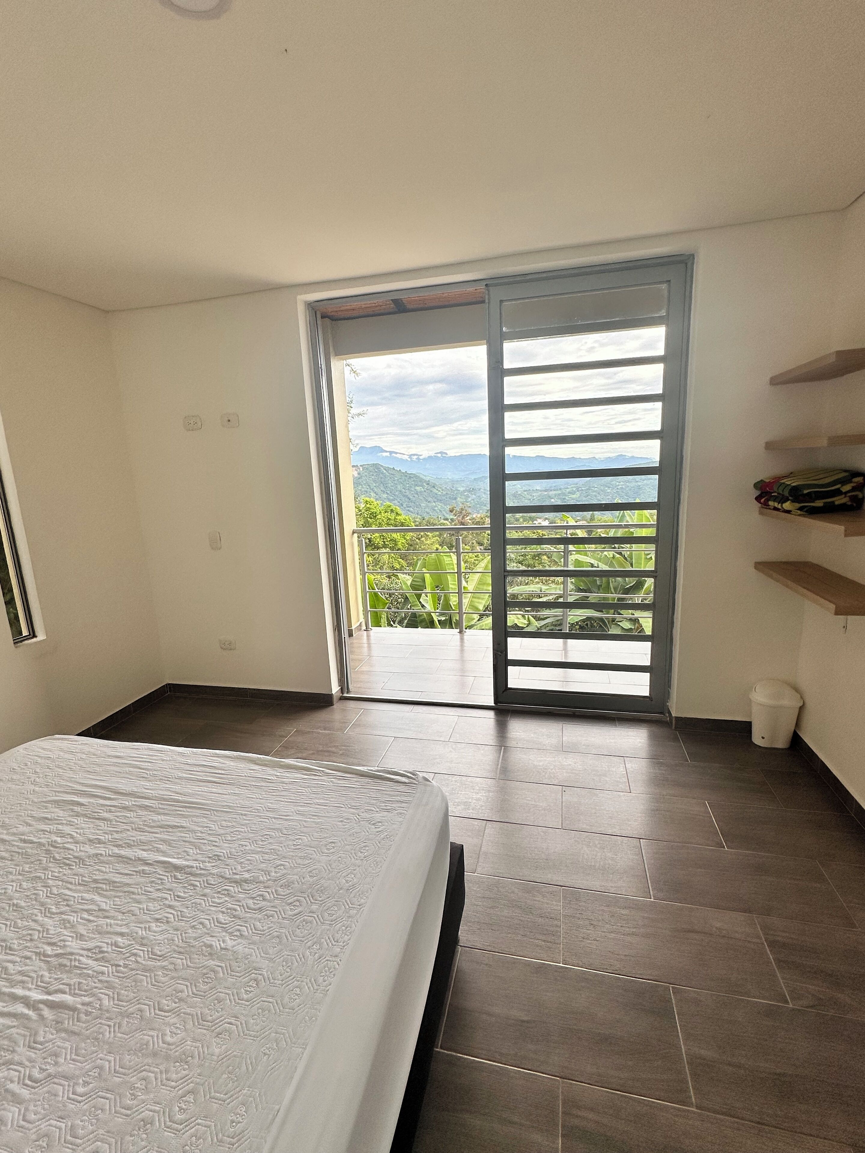 5 makuuhuonetta, Wi-Fi, vuodevaatteet