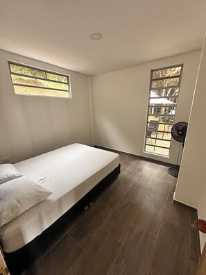 5 bedrooms, WiFi, bed sheets