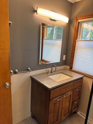 淋浴设施、毛巾、肥皂、洗发水