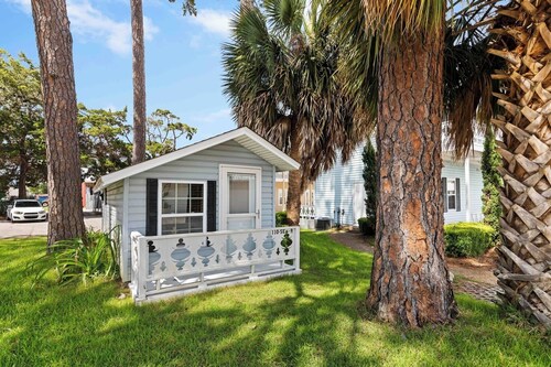 Cozy Coastal Cutie | Budget-Friendly Beach Escape