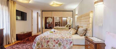 4 dormitorios, tabla de planchar con plancha, cuna de viaje