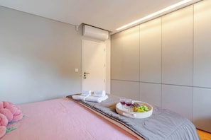2 bedrooms, iron/ironing board, travel crib, free WiFi