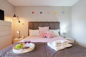 2 habitaciones, tabla de planchar con plancha y cuna de viaje 