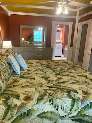 3 bedrooms, desk, iron/ironing board, free WiFi