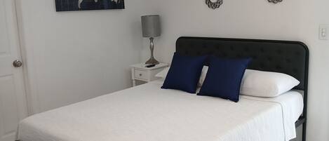 1 habitación, escritorio, tabla de planchar con plancha y wifi gratis