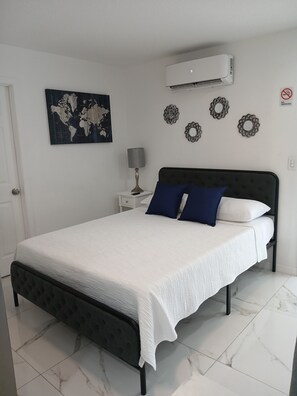 1 chambre, bureau, fer et planche à repasser, accès au Wi-Fi (inclus)